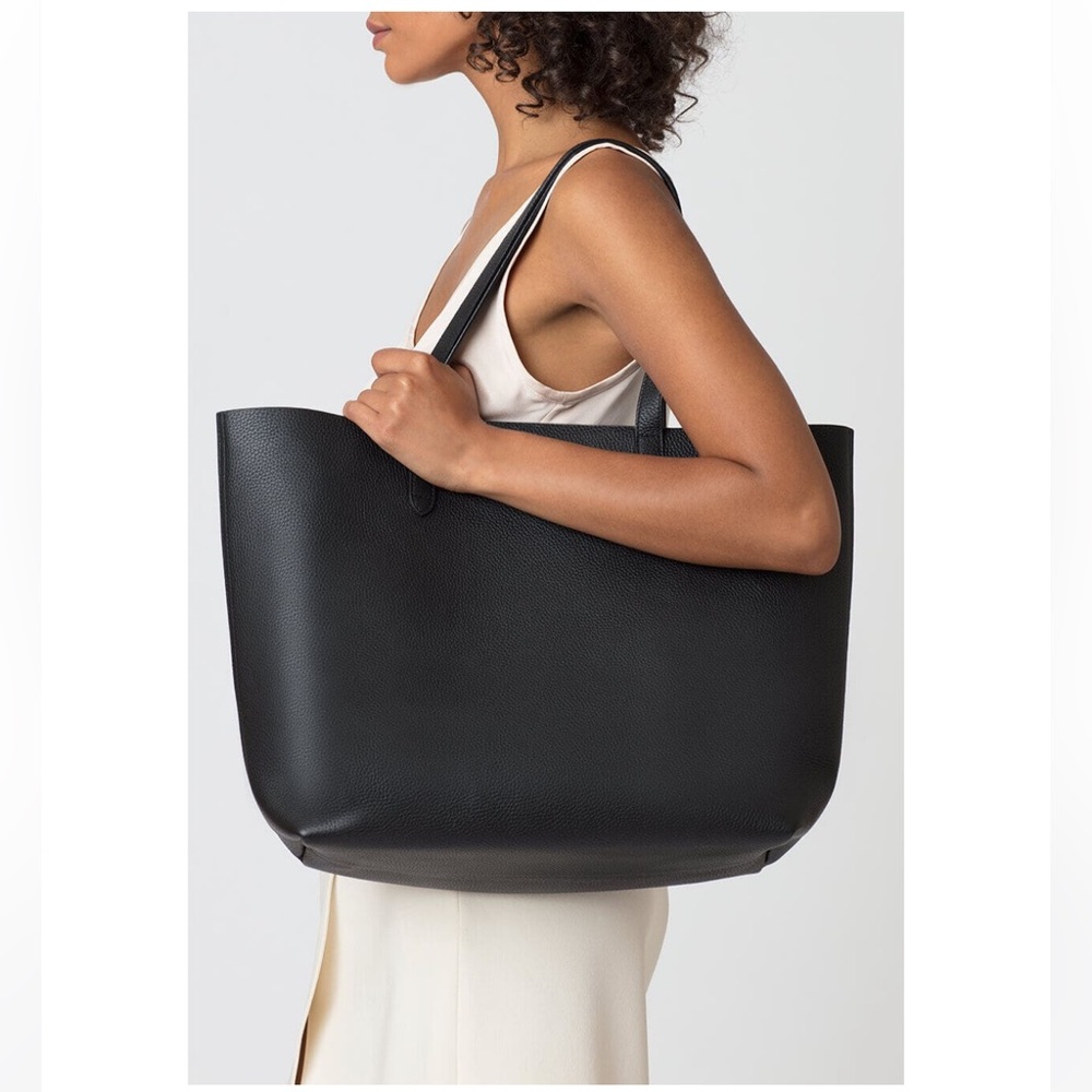 Cuyana Black Leather Everyday Tote